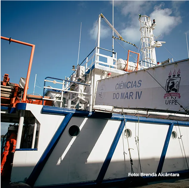 Navio de pesquisa Ciências do Mar IV atracado